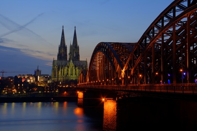 Der Kölner Dom ist das Wahrzeichen der Stadt und für viele Interessenten der Grund, sich eine Immobilie in Köln zu kaufen.